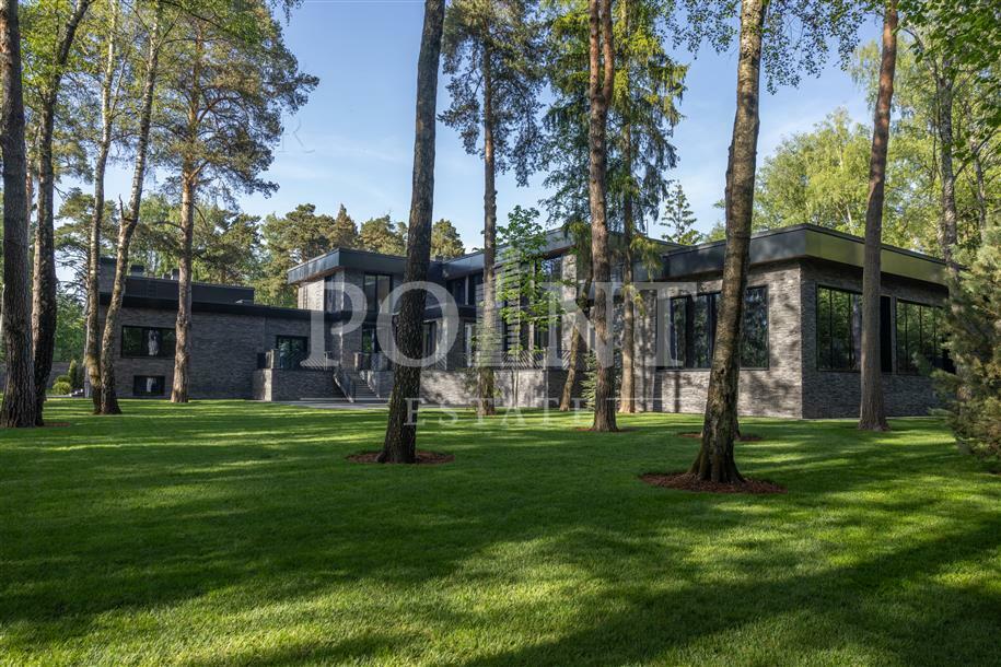 2-этажный коттедж 1 700 м² без отделки