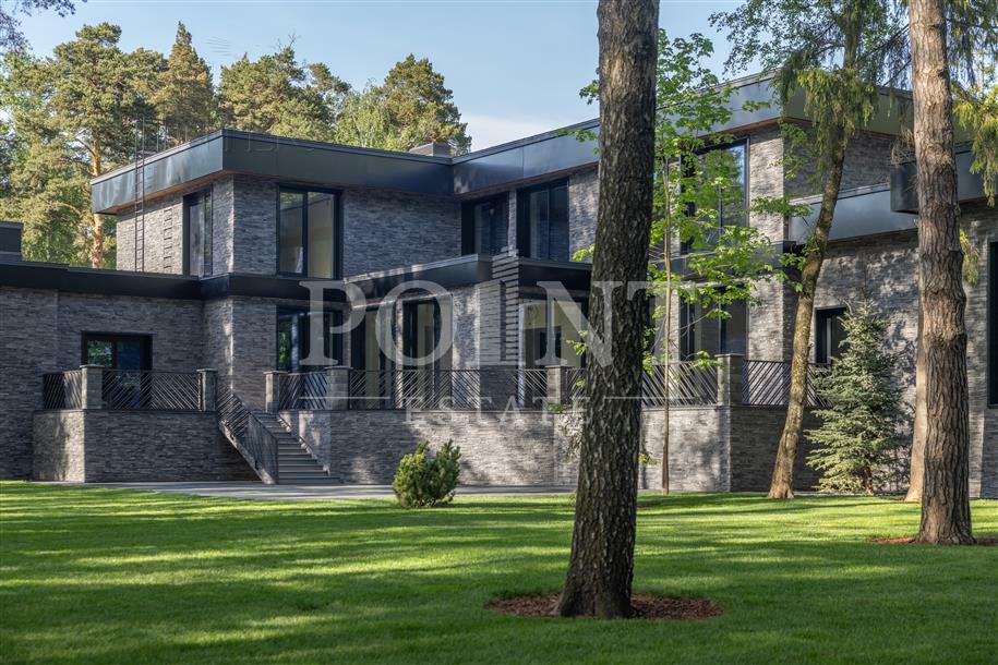 2-этажный коттедж 1 700 м² без отделки