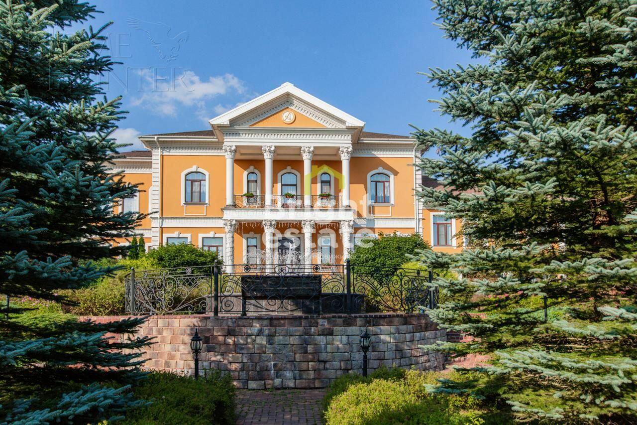 3-этажный коттедж 1 700 м² с отделкой