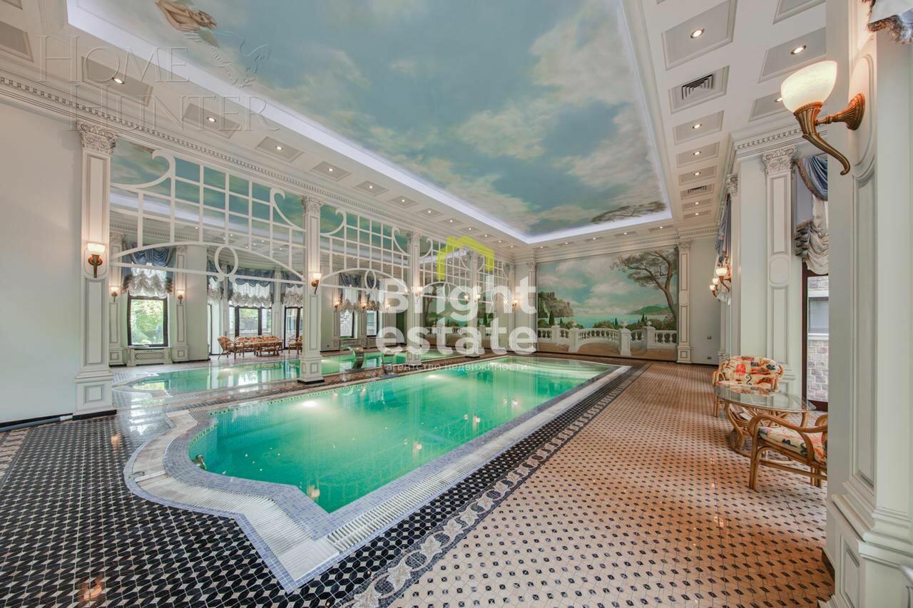 3-этажный коттедж 1 700 м² с отделкой