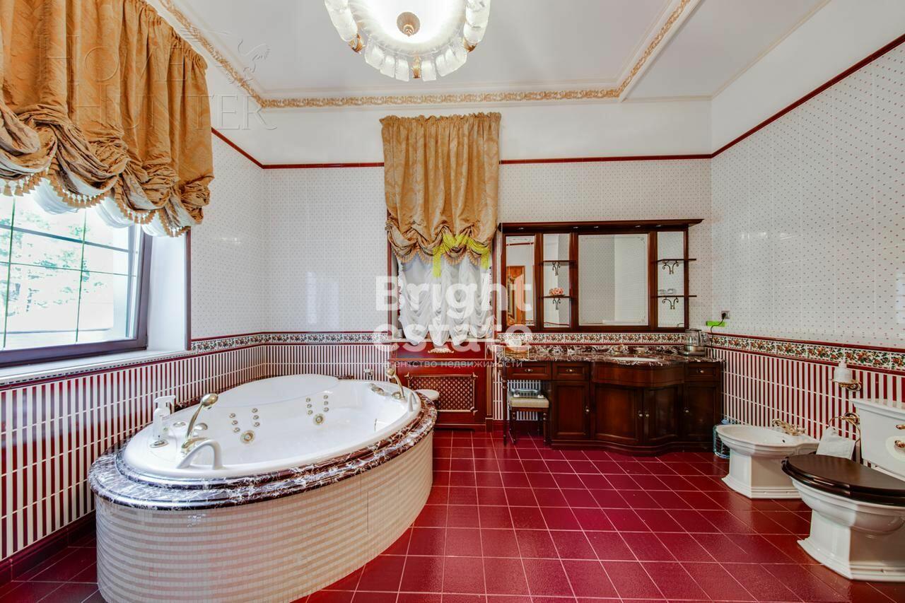 3-этажный коттедж 1 700 м² с отделкой