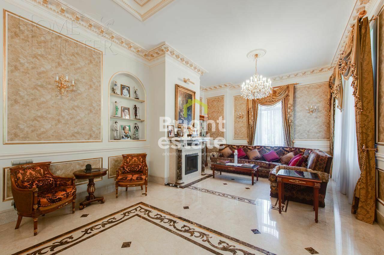 3-этажный коттедж 1 700 м² с отделкой