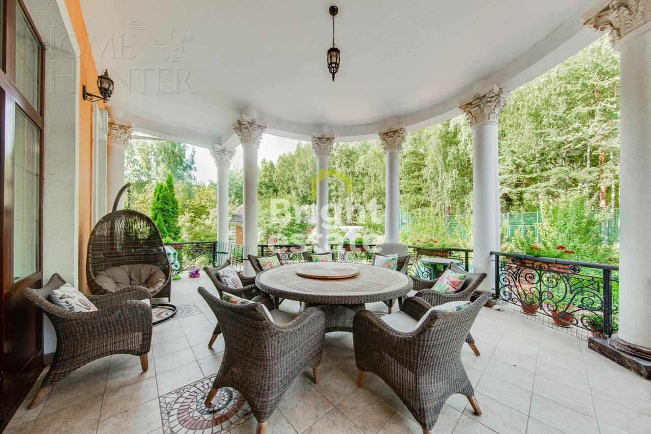 3-этажный коттедж 1 700 м² с отделкой