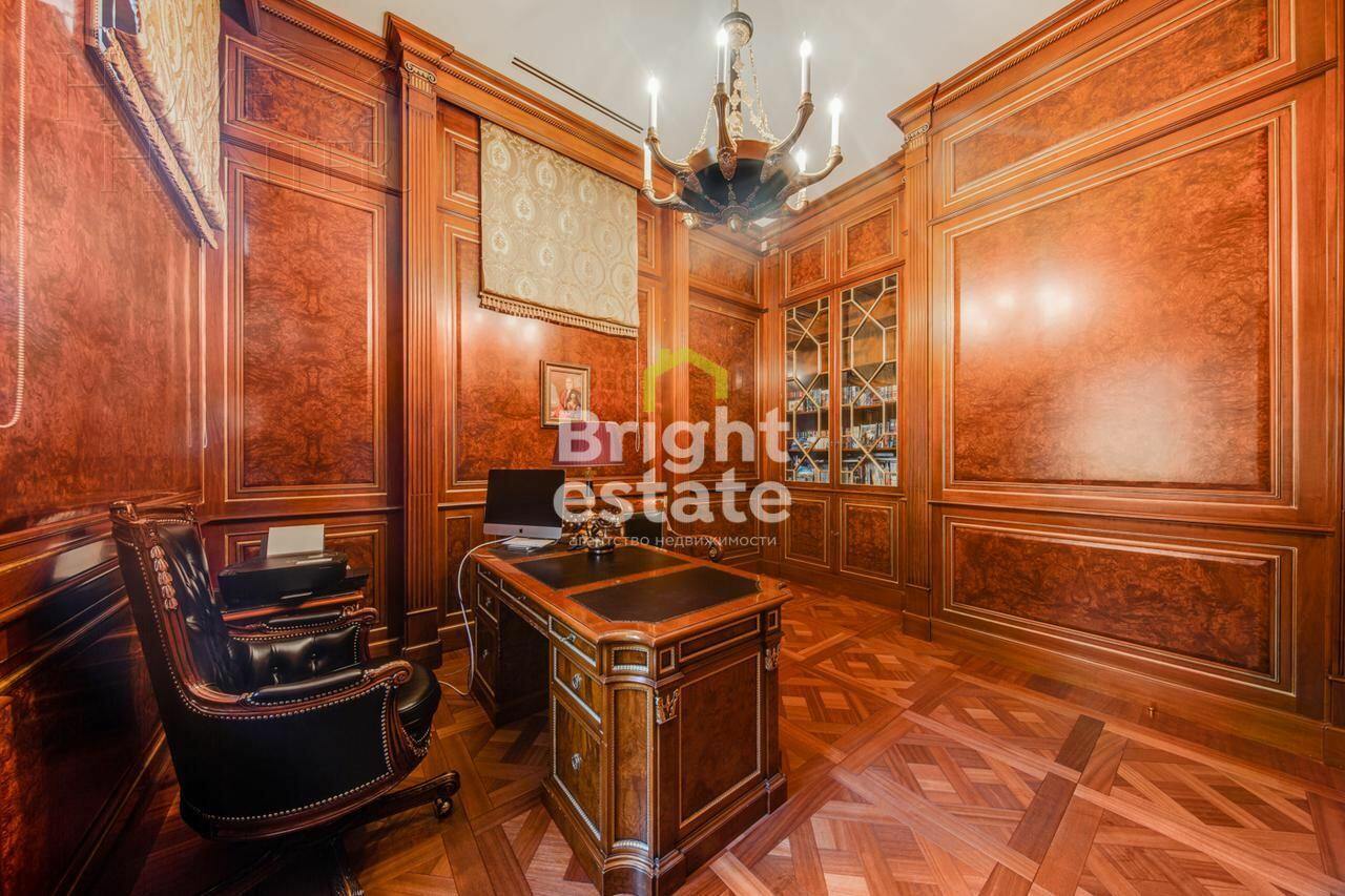 3-этажный коттедж 1 700 м² с отделкой