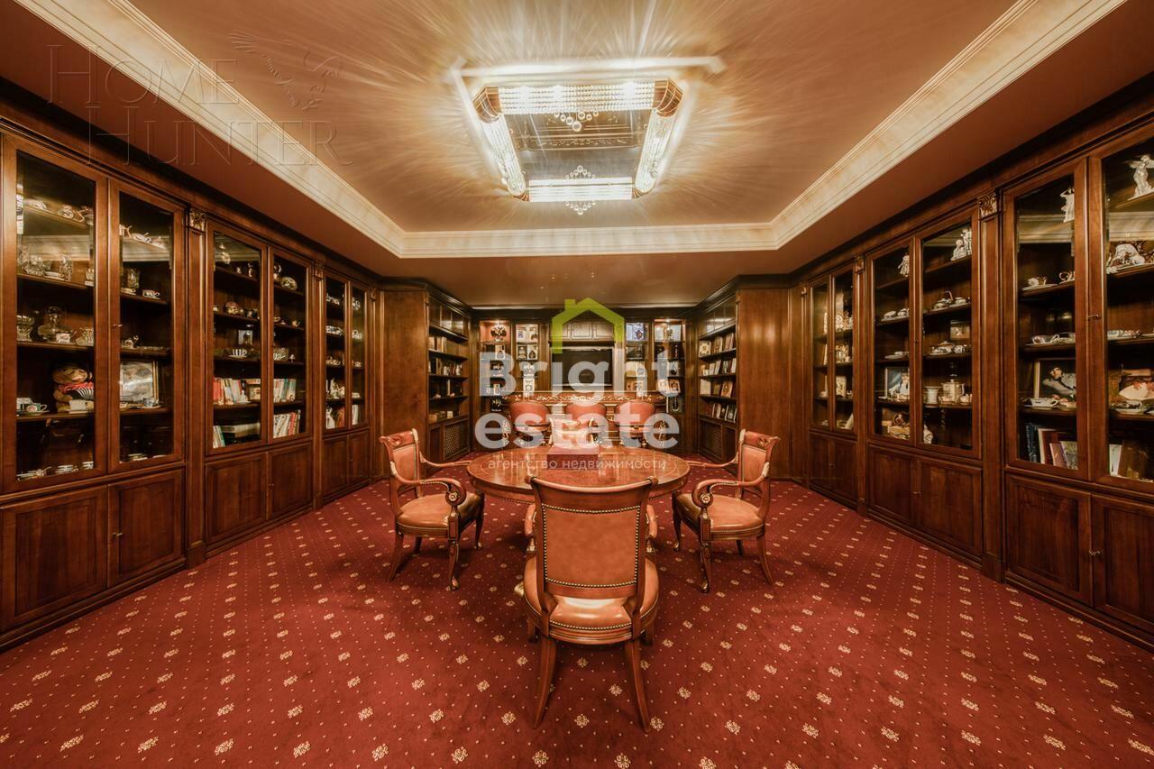 3-этажный коттедж 1 700 м² с отделкой