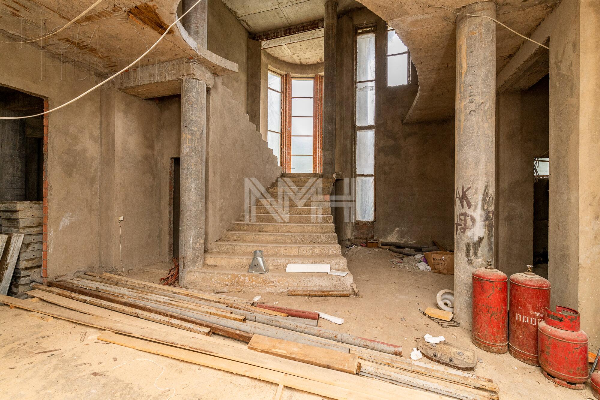 2-этажный коттедж 1 200 м² без отделки