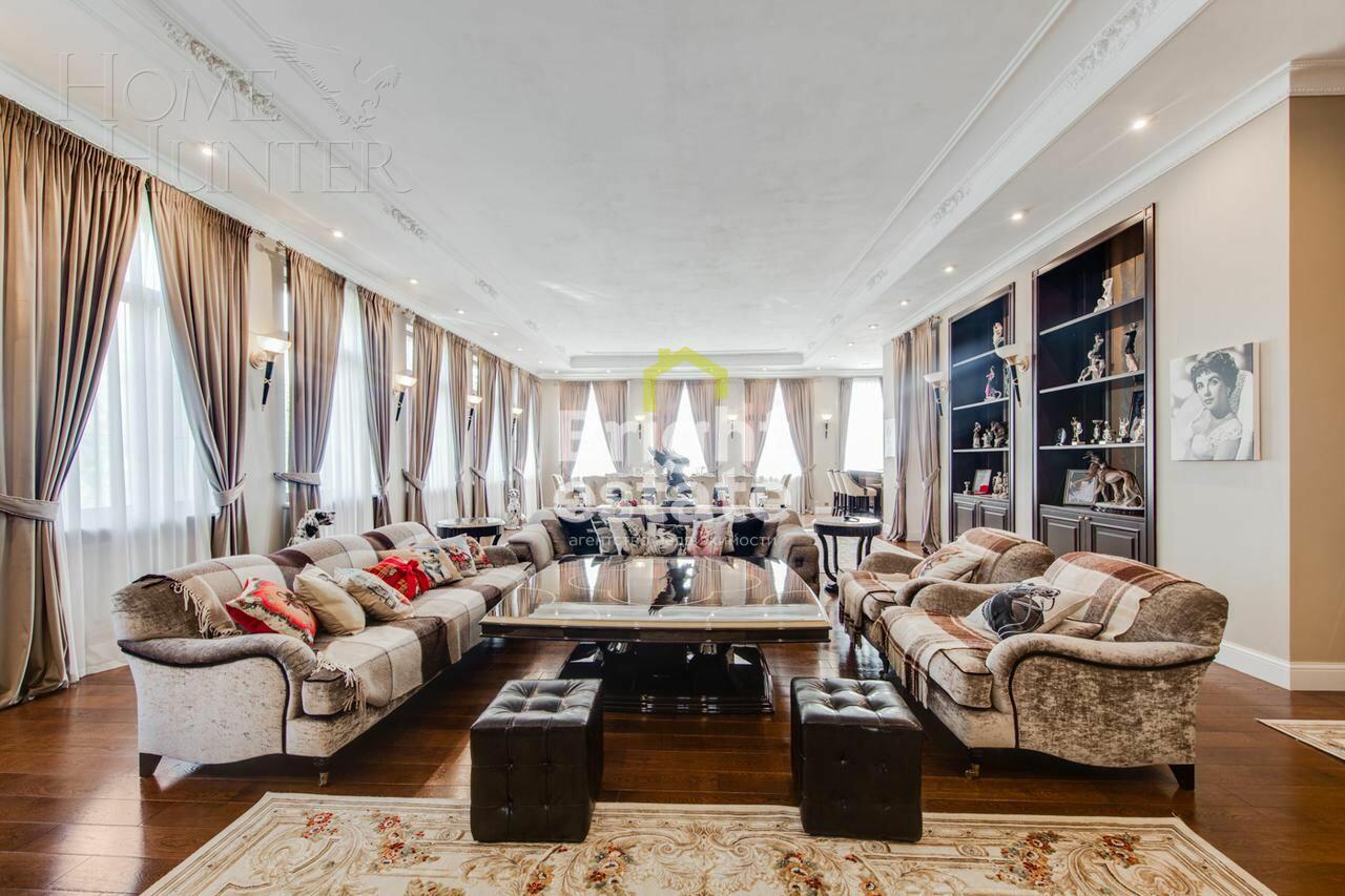 3-этажный коттедж 1 700 м² с отделкой