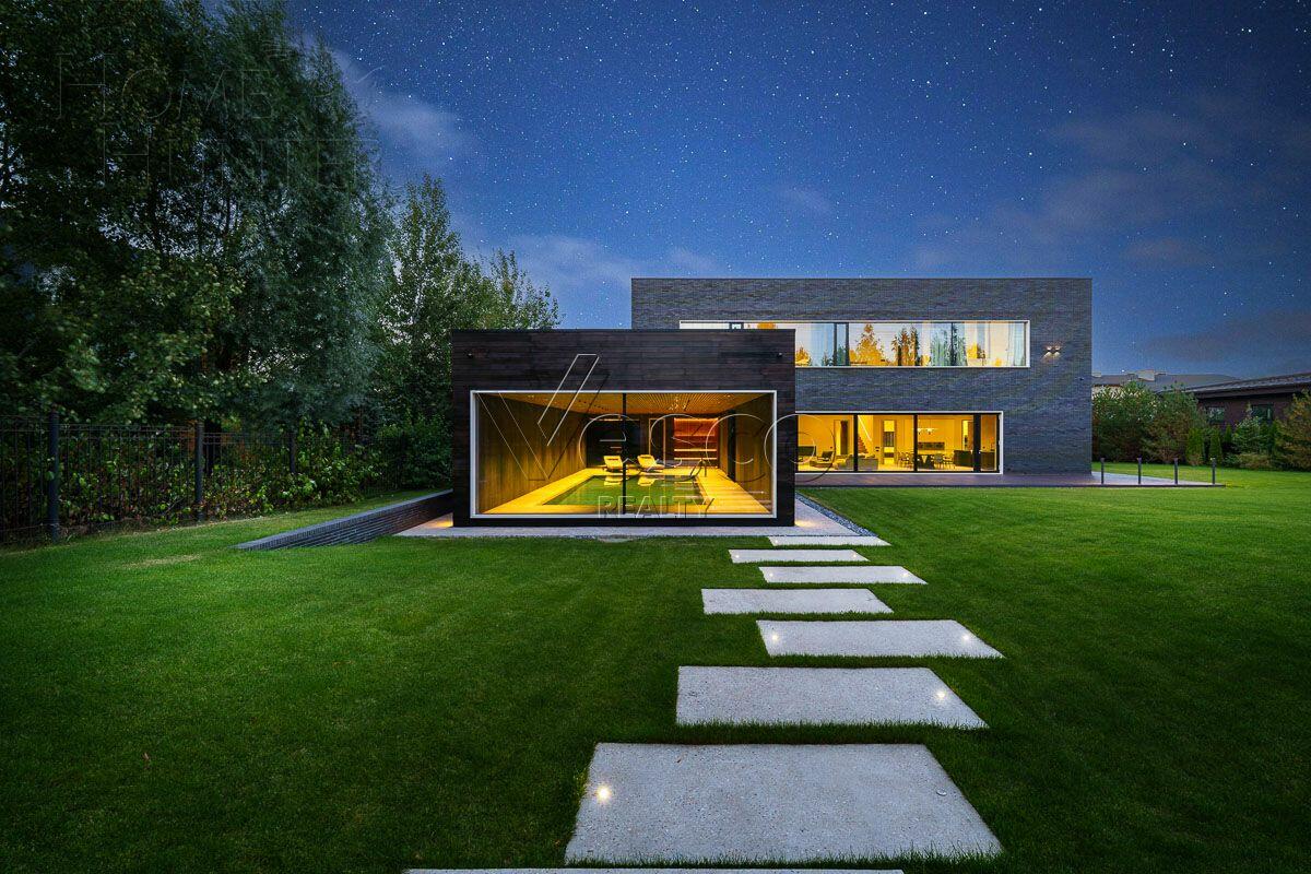 2-этажный коттедж 900 м² с отделкой