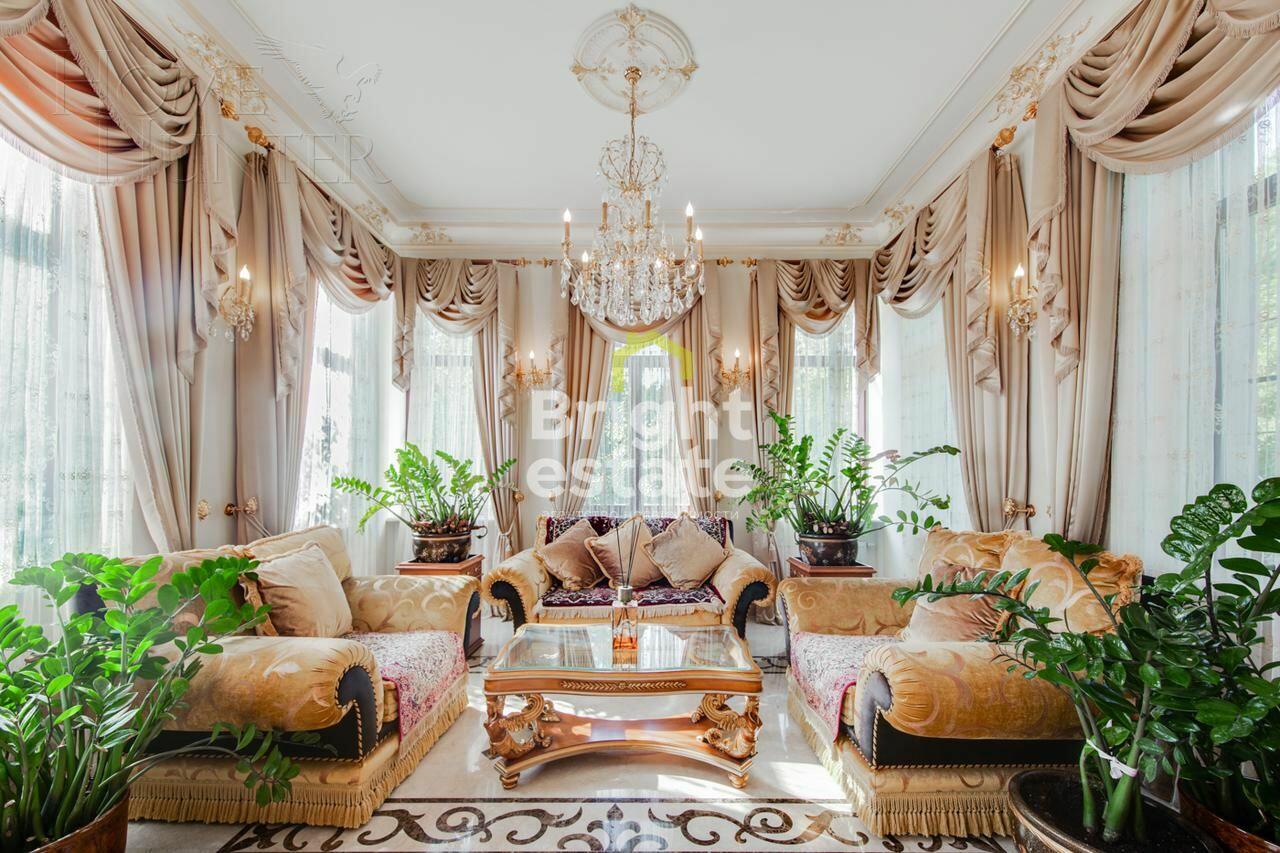 3-этажный коттедж 1 700 м² с отделкой