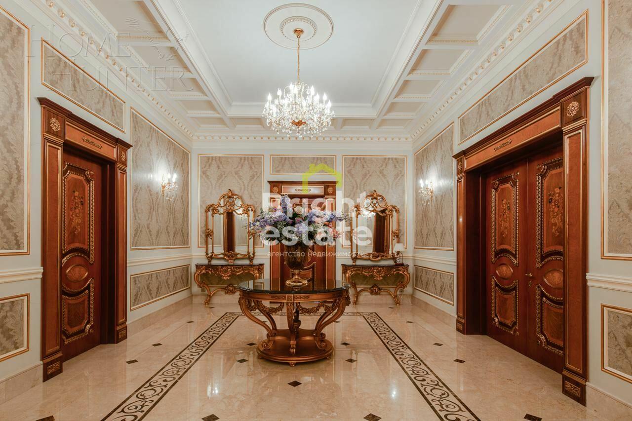 3-этажный коттедж 1 700 м² с отделкой