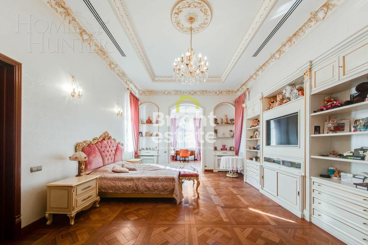 3-этажный коттедж 1 700 м² с отделкой