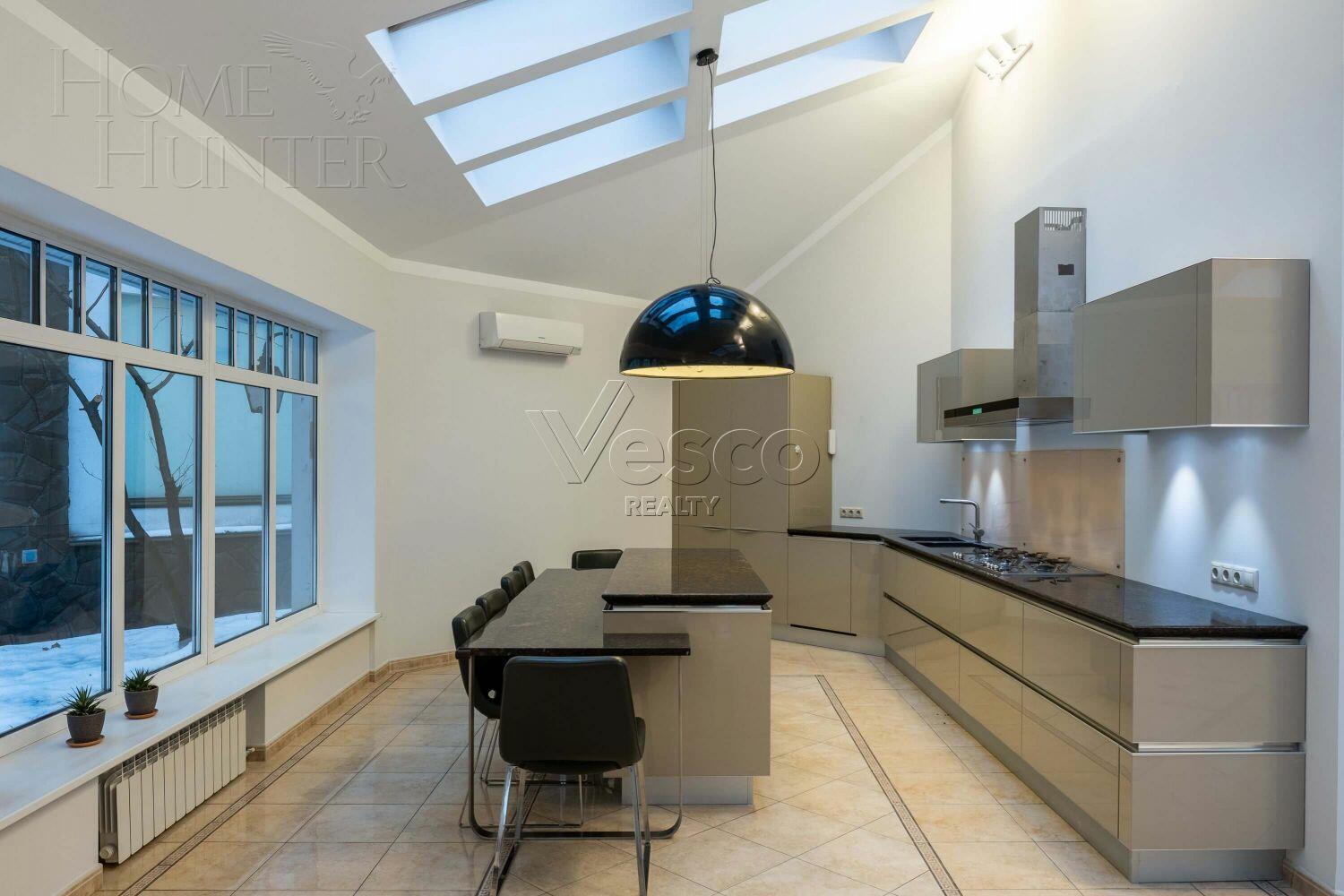 3-этажный коттедж 515 м² с отделкой