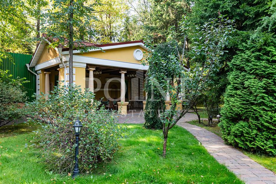 2-этажный коттедж 1 100 м² с отделкой