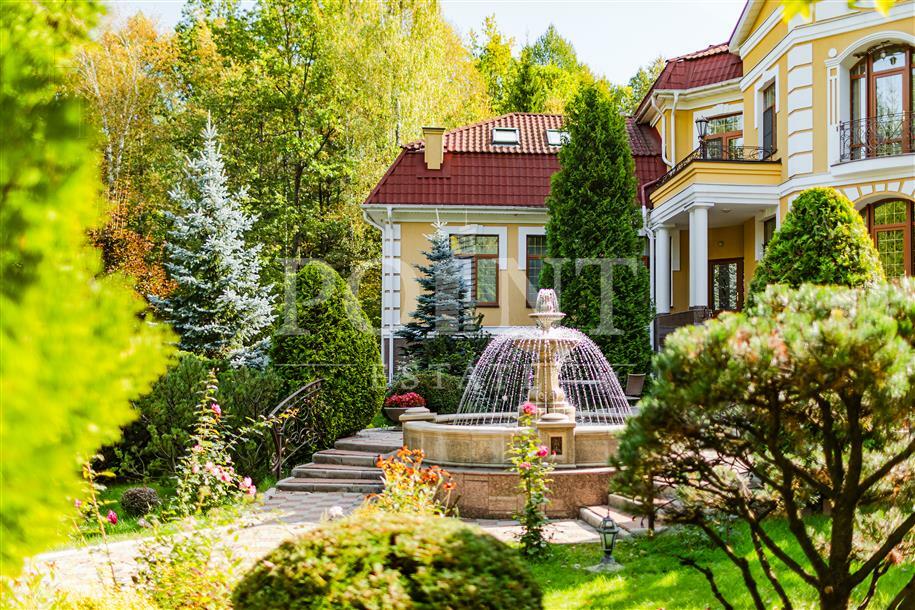 2-этажный коттедж 1 100 м² с отделкой