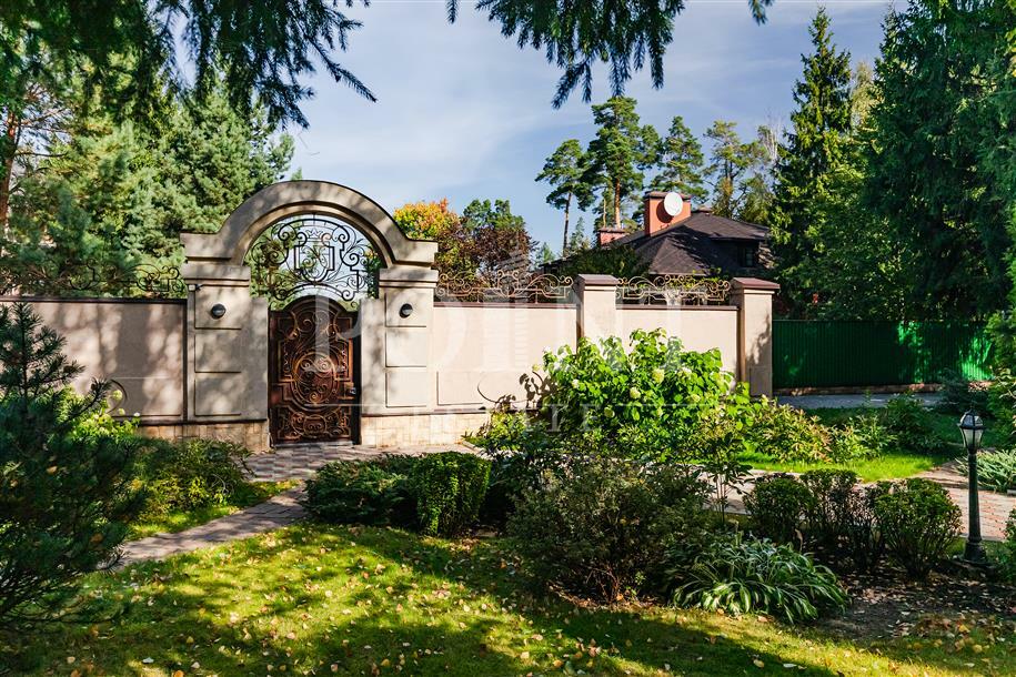 2-этажный коттедж 1 100 м² с отделкой