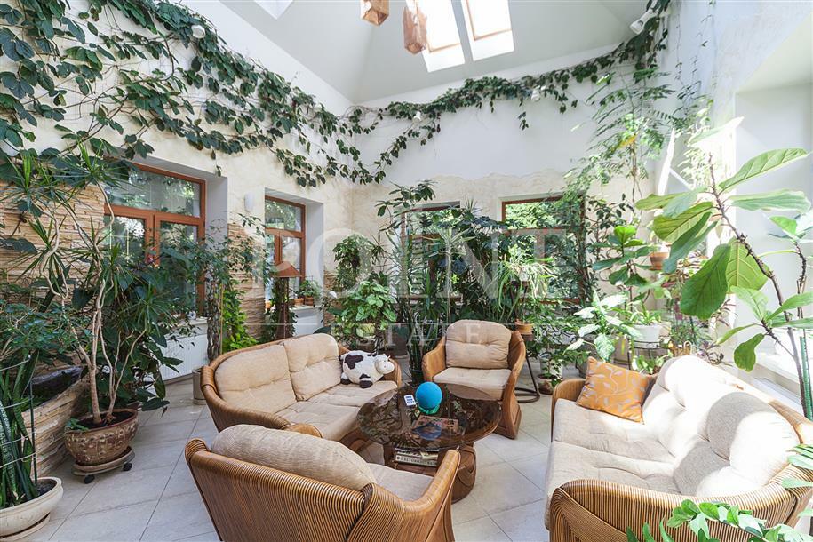 2-этажный коттедж 1 100 м² с отделкой