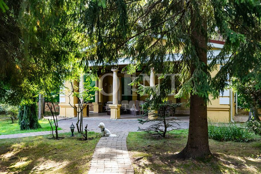 2-этажный коттедж 1 100 м² с отделкой