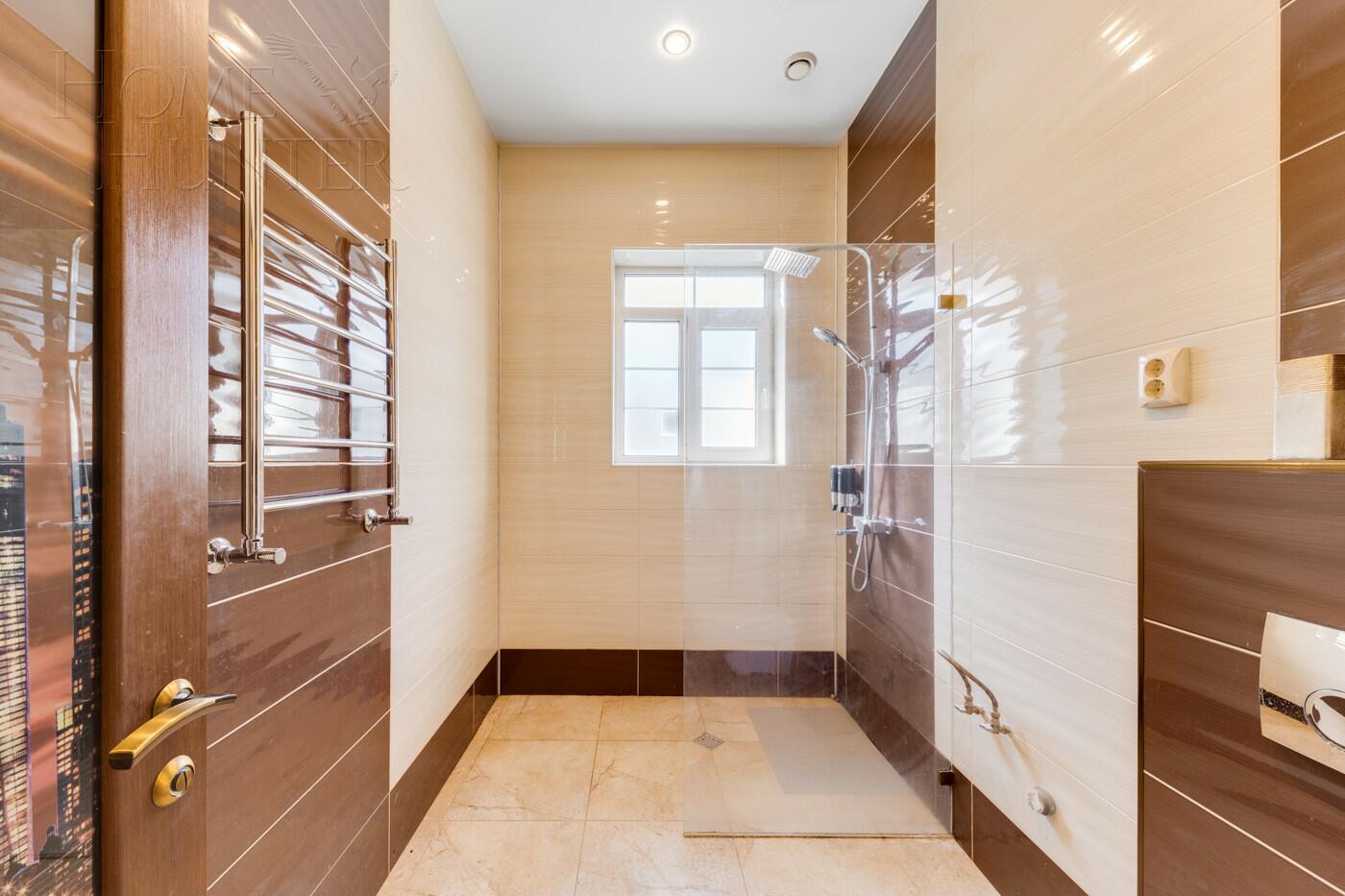 2-этажный коттедж 325 м² с отделкой