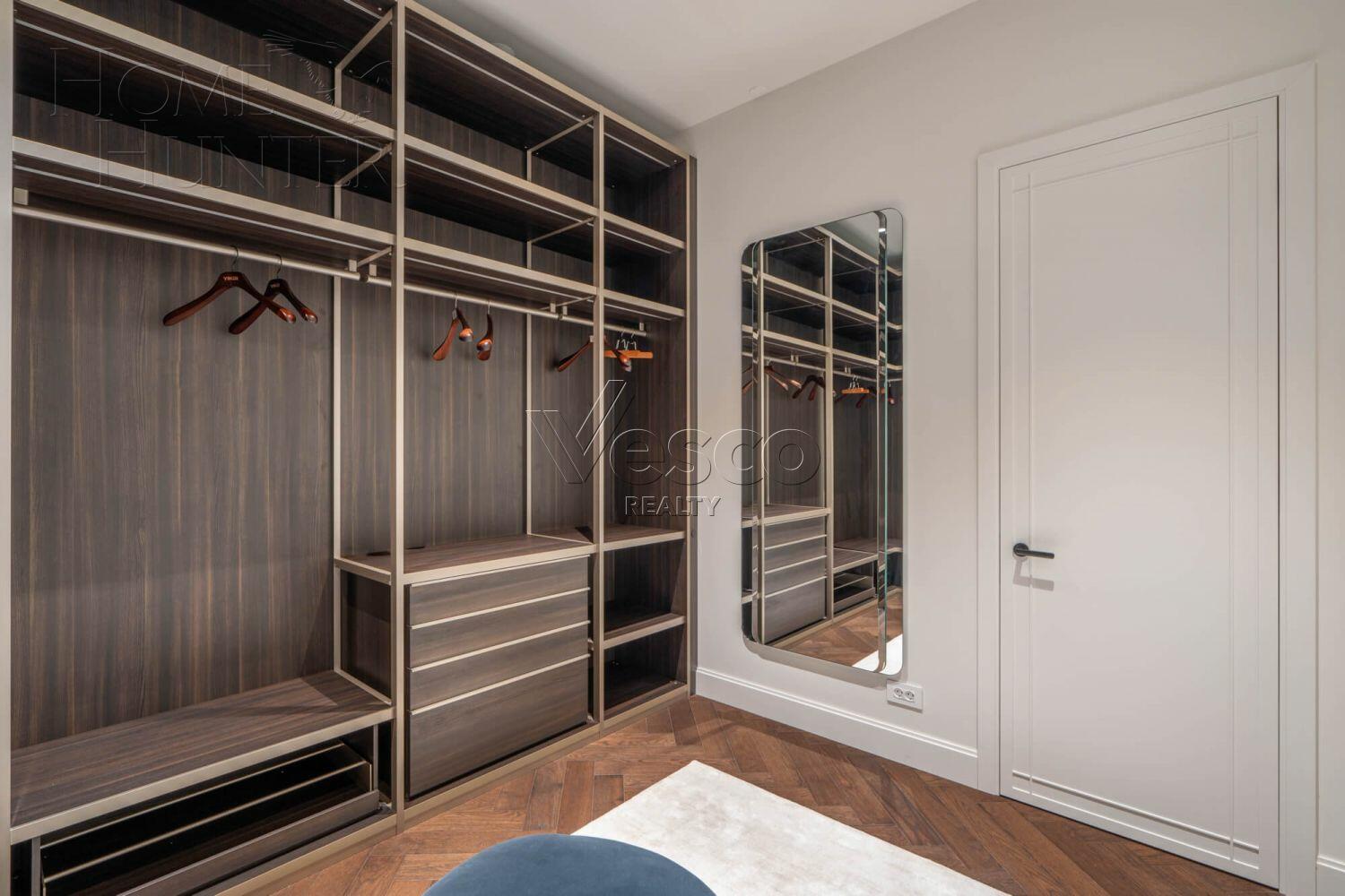 4-КОМН. АПАРТАМЕНТЫ С ОТДЕЛКОЙ 246.4 М² НА 8 ЭТАЖЕ