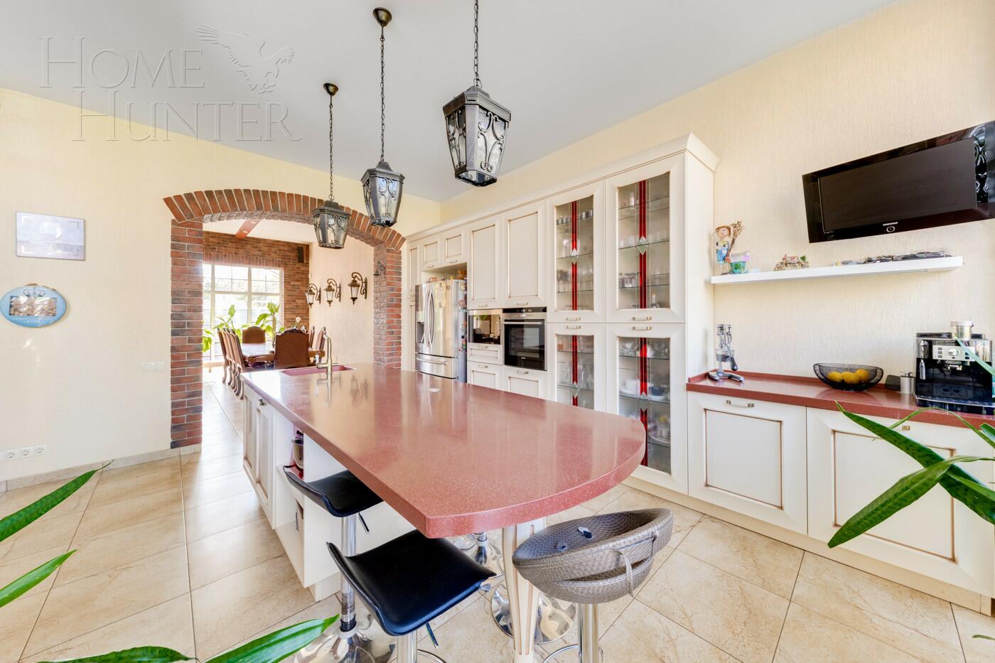 2-этажный коттедж 325 м² с отделкой