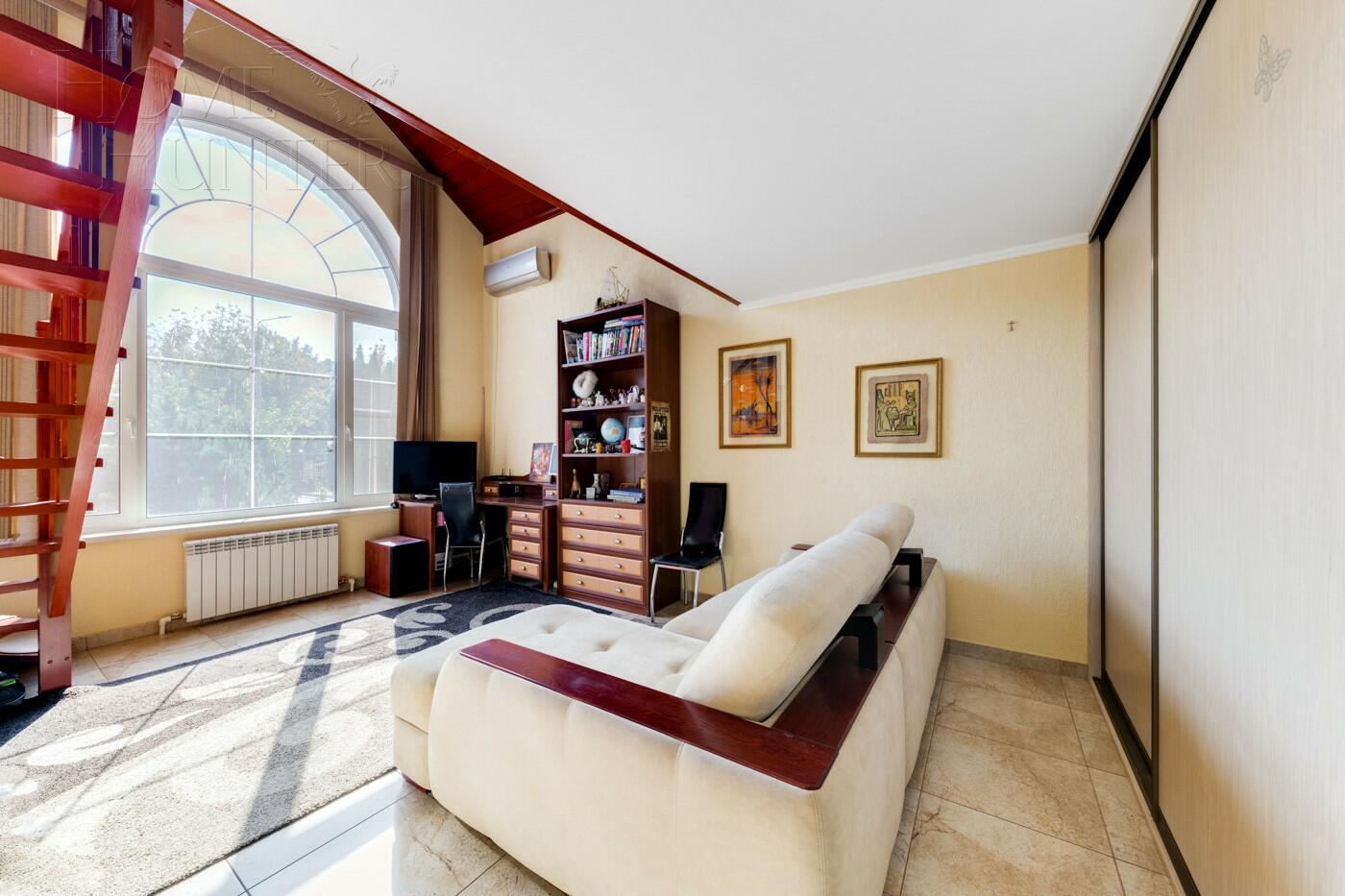 2-этажный коттедж 325 м² с отделкой