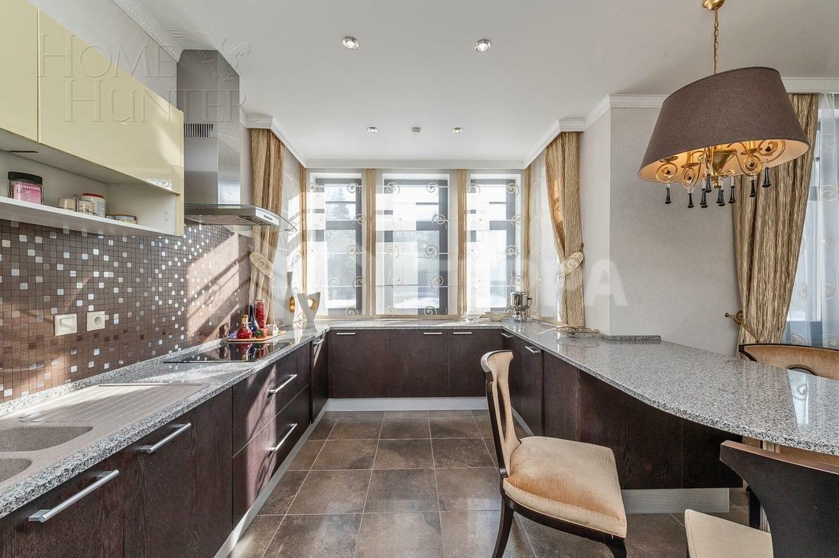 2-этажный коттедж 550 м² с отделкой