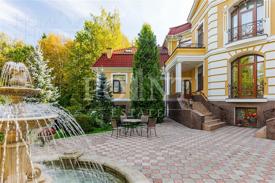 2-этажный коттедж 1 100 м² с отделкой