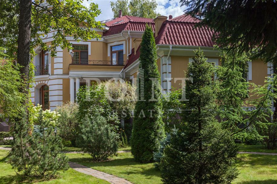 2-этажный коттедж 1 100 м² с отделкой