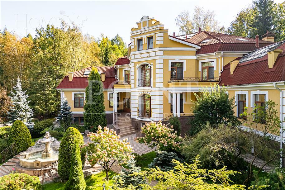 2-этажный коттедж 1 100 м² с отделкой