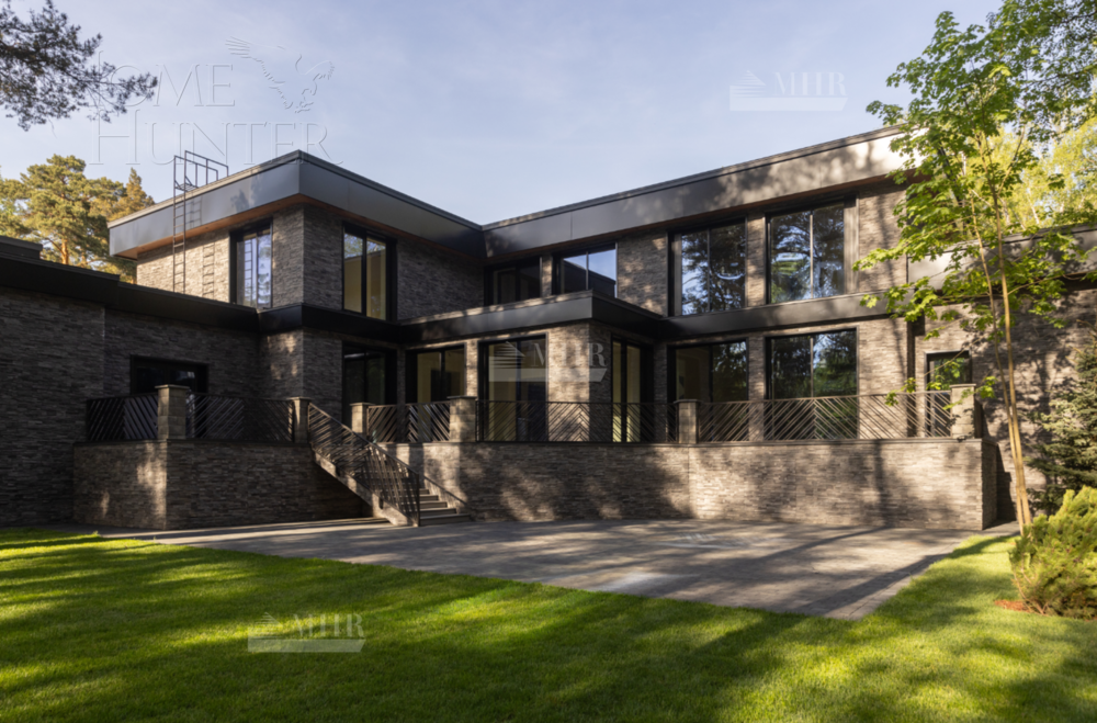 2-этажный коттедж 1 700 м² без отделки