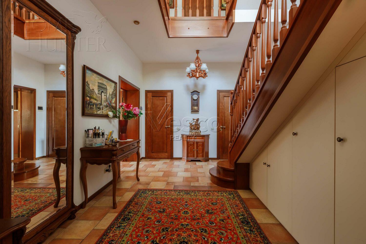 2-этажный коттедж 335 м² с отделкой