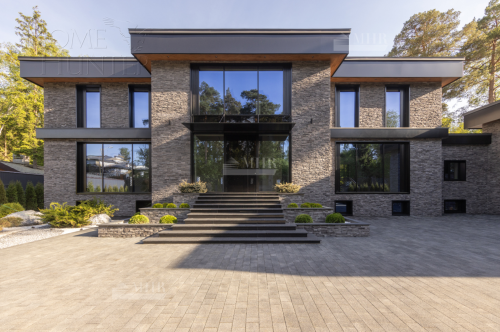 2-этажный коттедж 1 700 м² без отделки