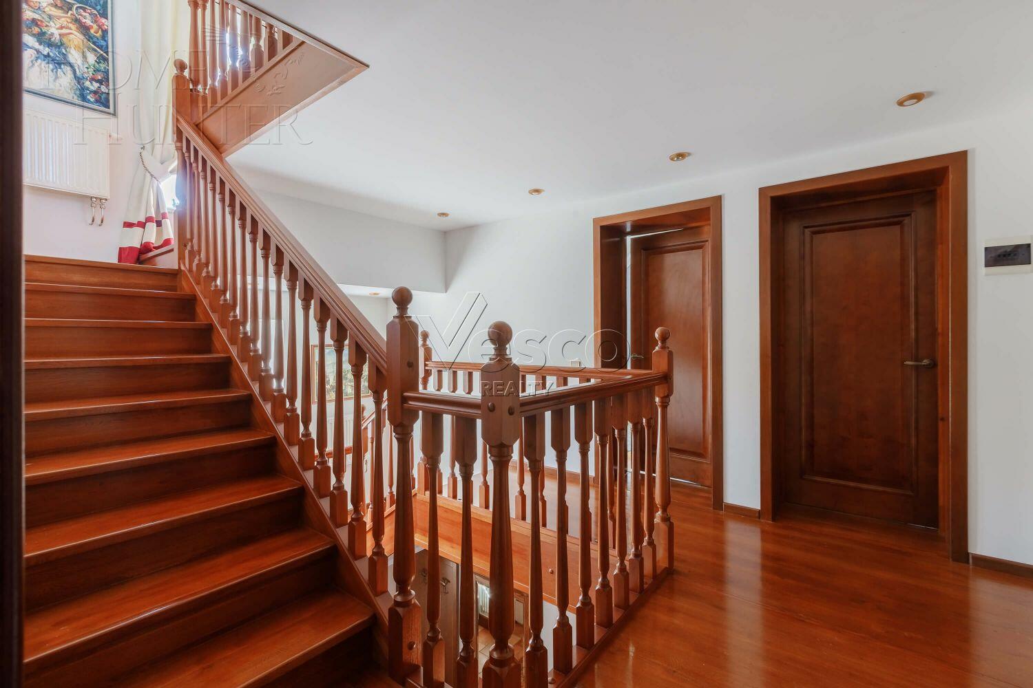 2-этажный коттедж 335 м² с отделкой