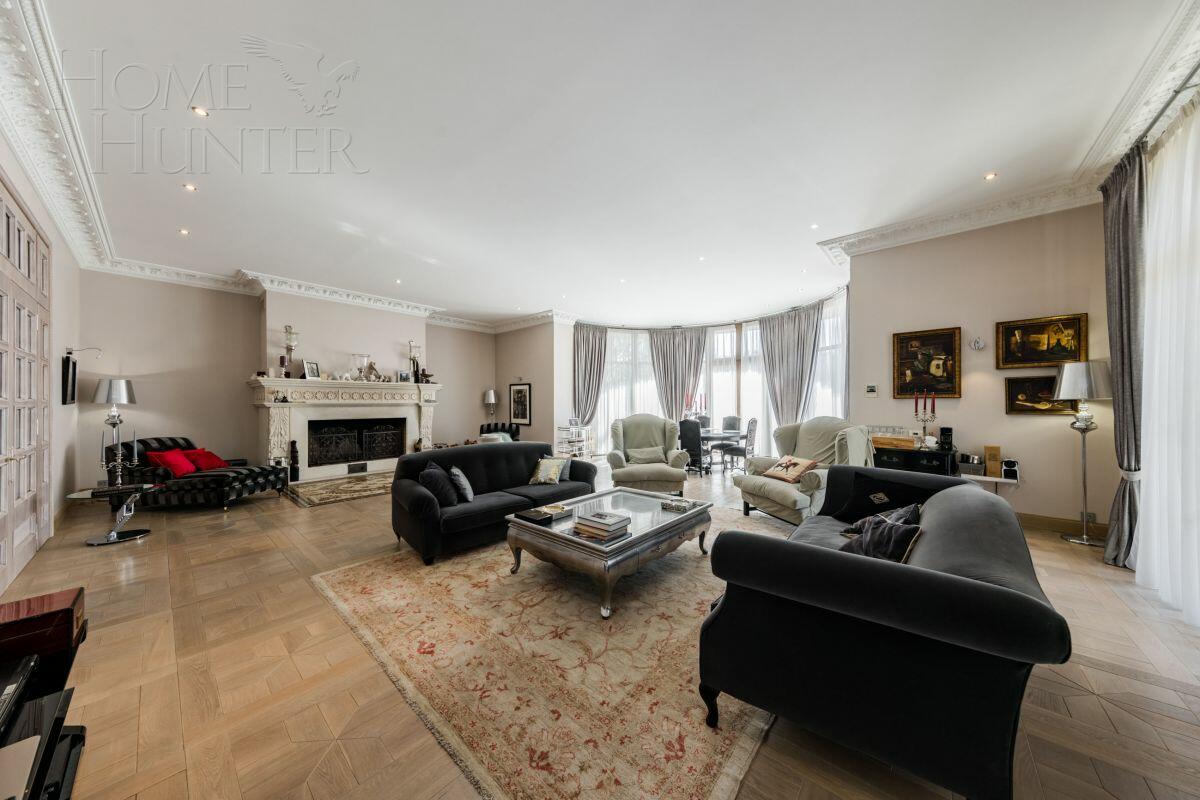 3-этажный коттедж 2 500 м² с отделкой