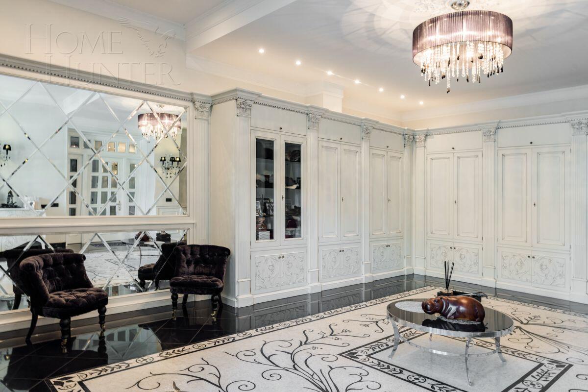 3-этажный коттедж 2 500 м² с отделкой