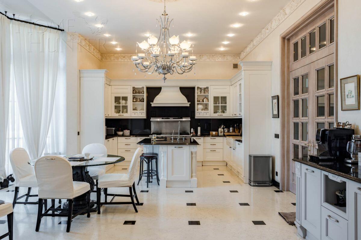 3-этажный коттедж 2 500 м² с отделкой