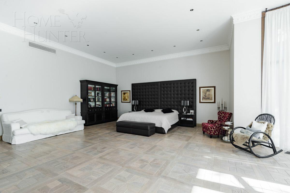 3-этажный коттедж 2 500 м² с отделкой