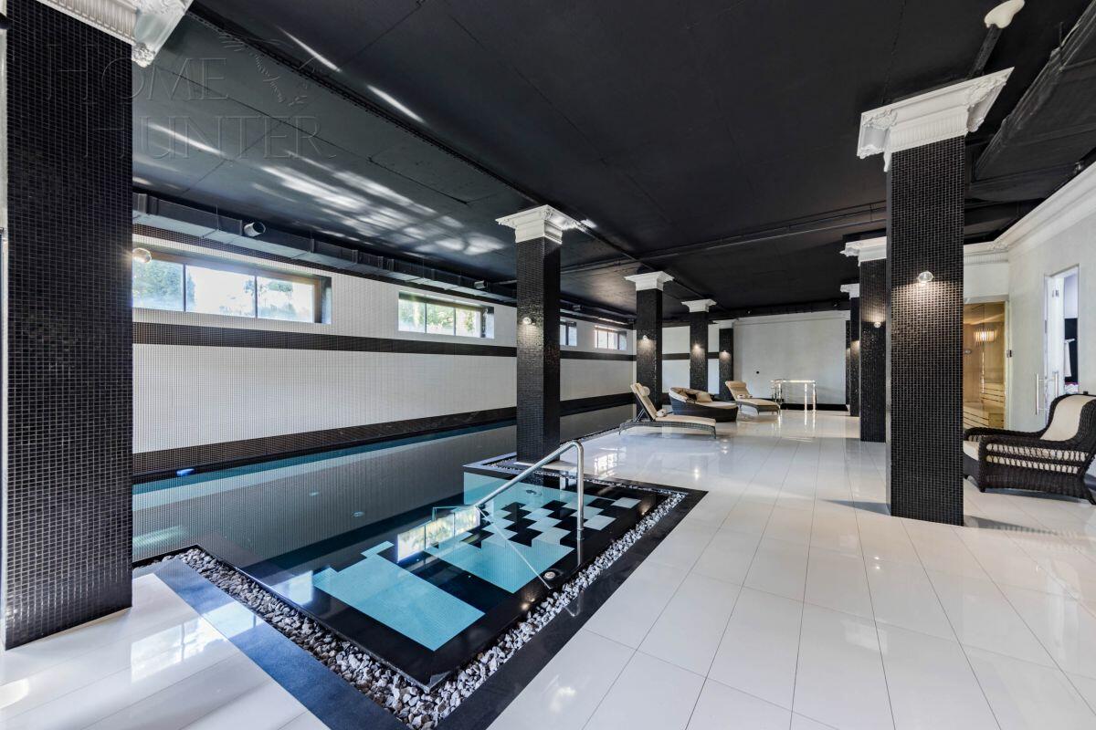 3-этажный коттедж 2 500 м² с отделкой