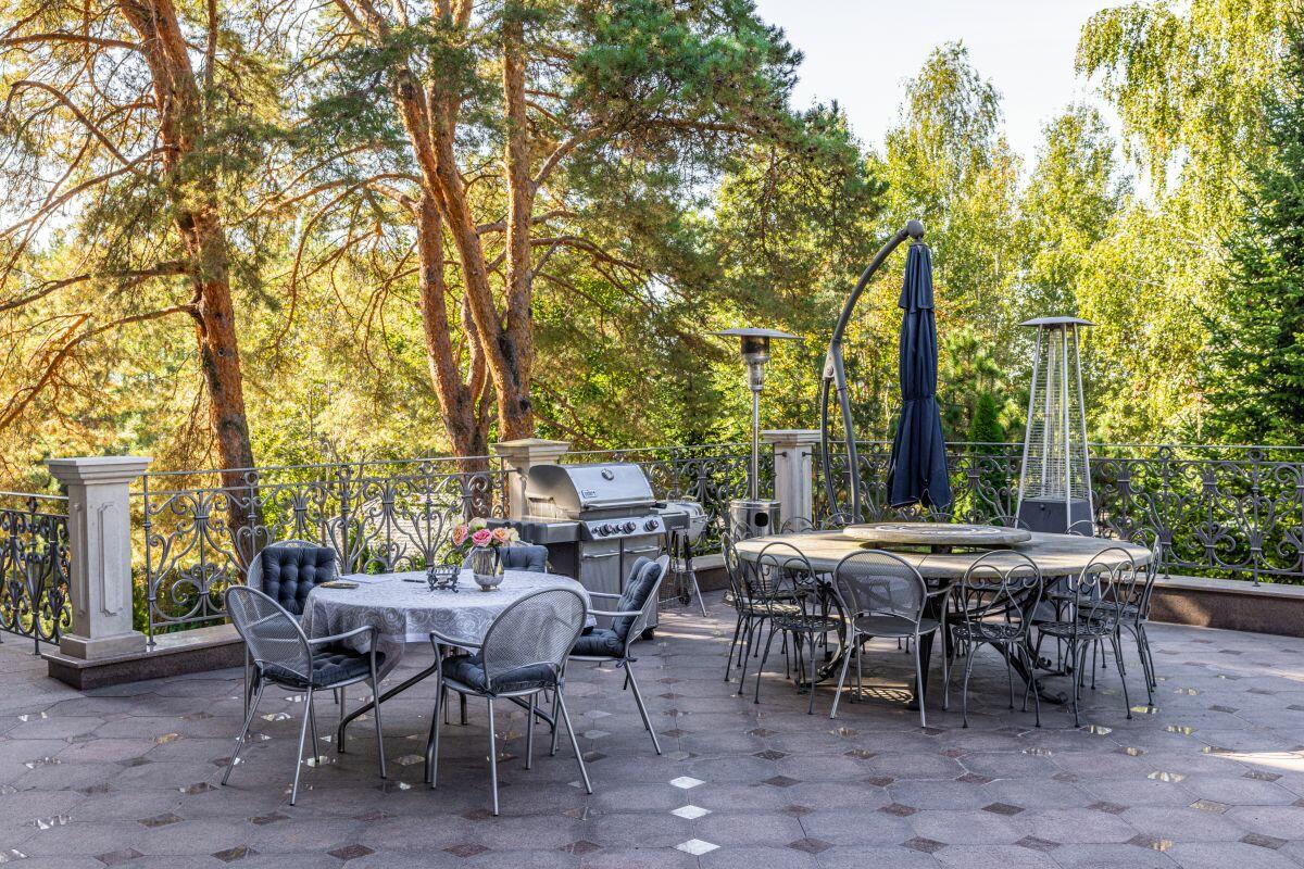 3-этажный коттедж 2 500 м² с отделкой