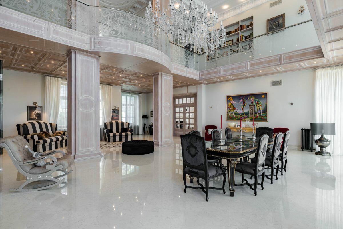 3-этажный коттедж 2 500 м² с отделкой