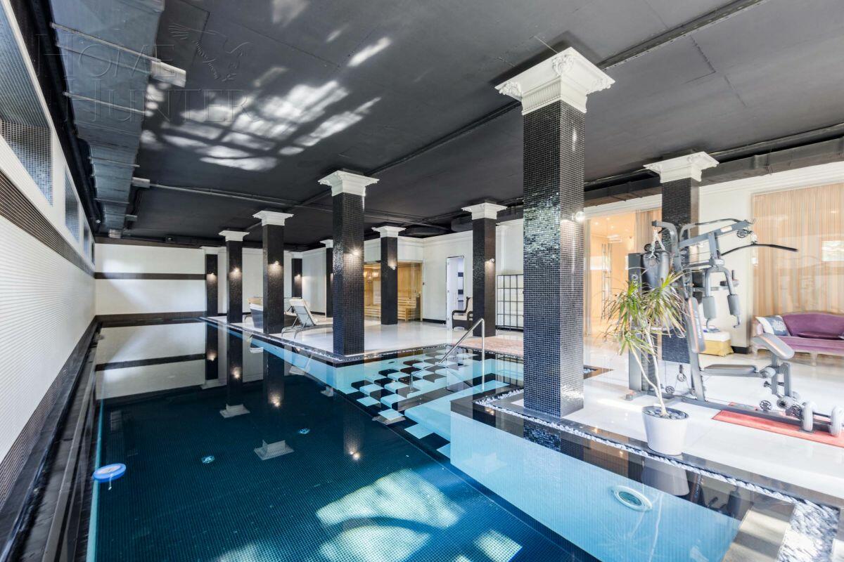 3-этажный коттедж 2 500 м² с отделкой