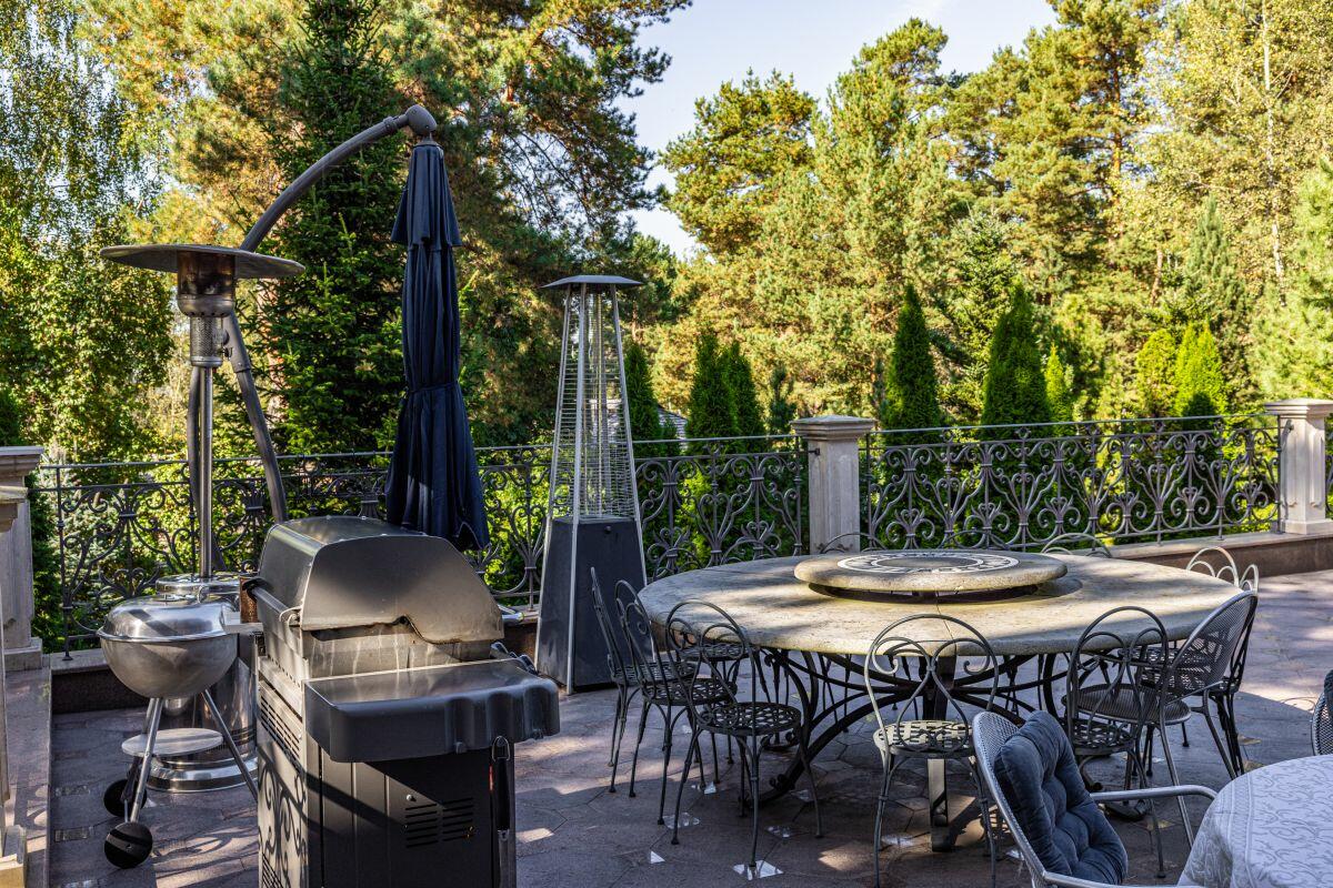 3-этажный коттедж 2 500 м² с отделкой