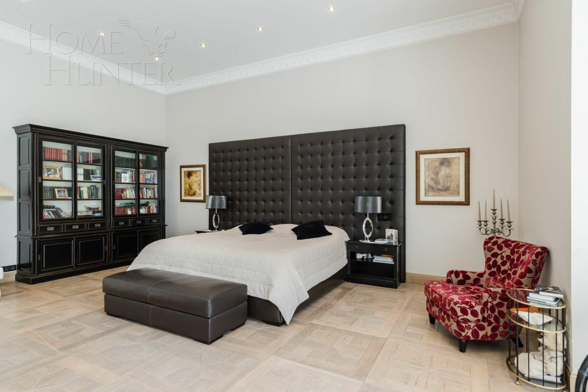 3-этажный коттедж 2 500 м² с отделкой