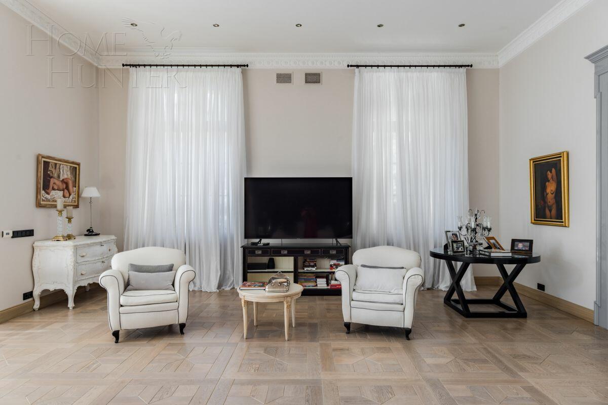 3-этажный коттедж 2 500 м² с отделкой