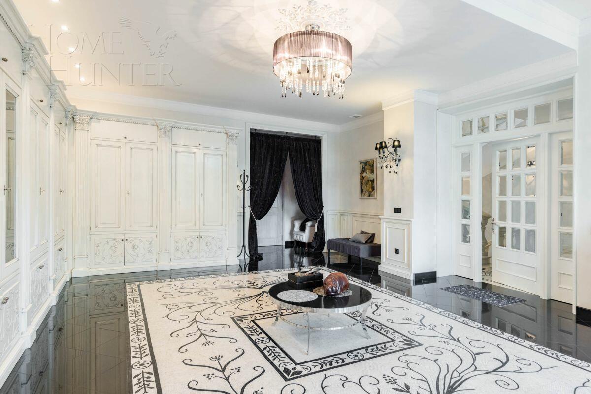 3-этажный коттедж 2 500 м² с отделкой