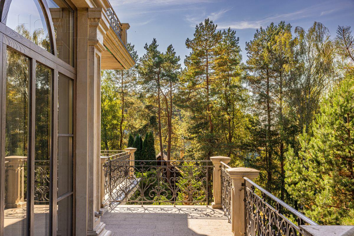 3-этажный коттедж 2 500 м² с отделкой