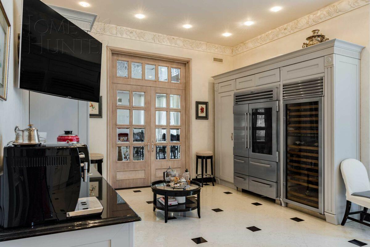 3-этажный коттедж 2 500 м² с отделкой