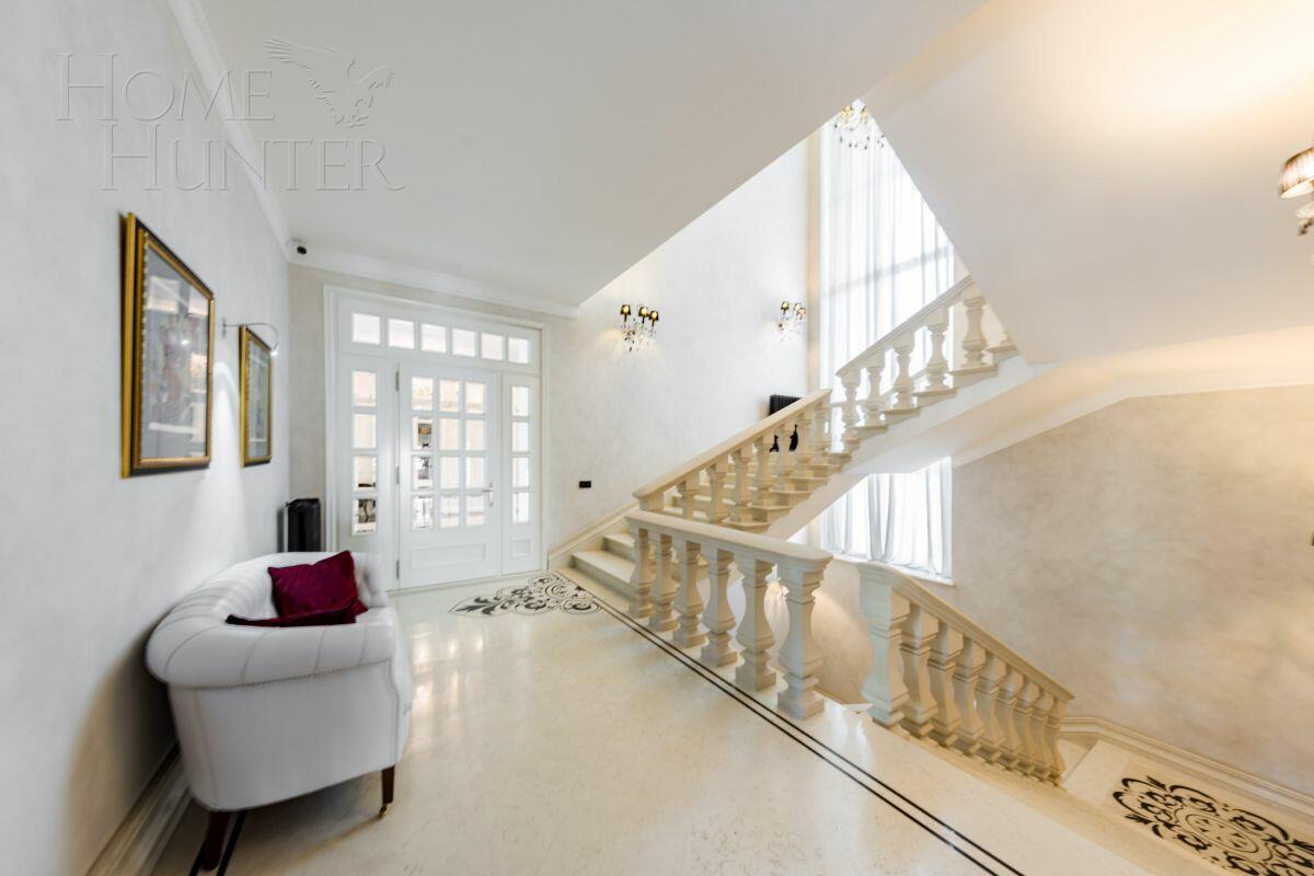 3-этажный коттедж 2 500 м² с отделкой