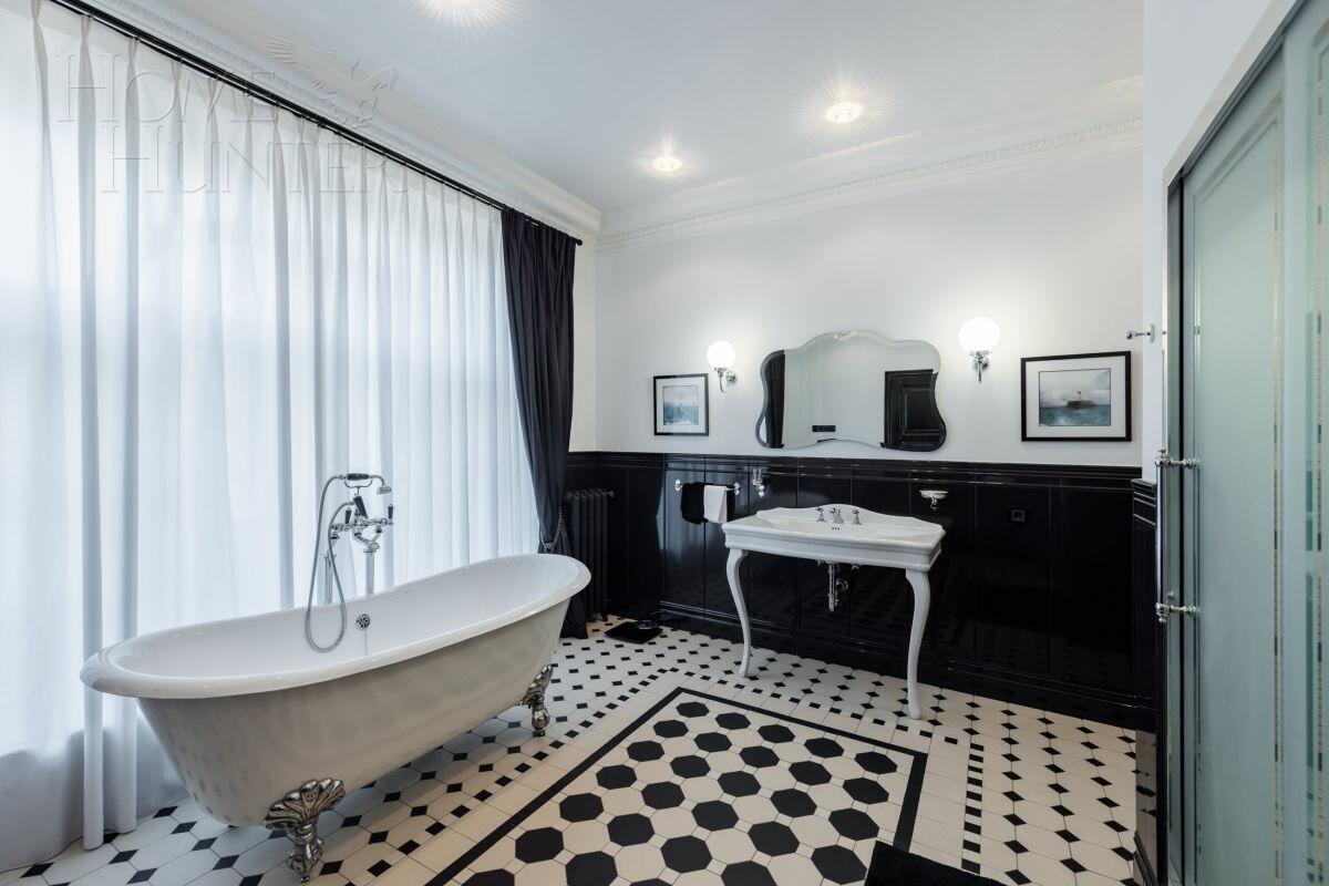 3-этажный коттедж 2 500 м² с отделкой