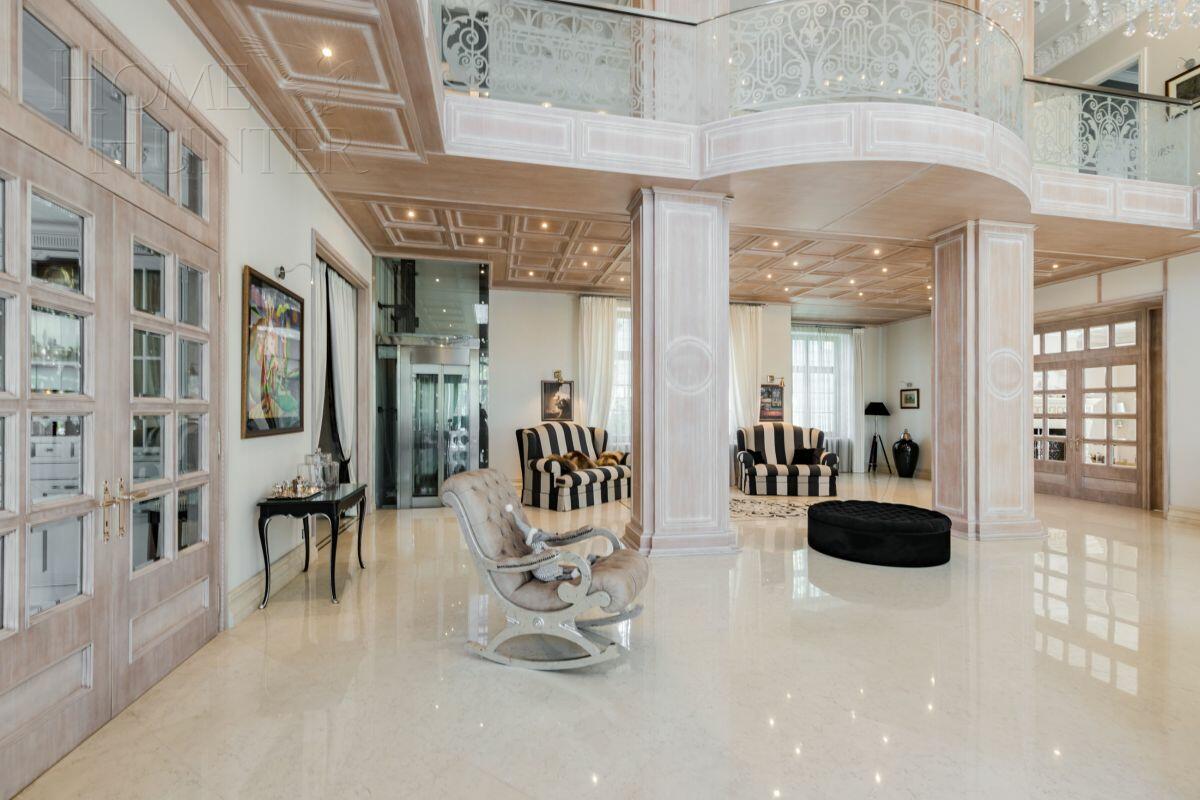 3-этажный коттедж 2 500 м² с отделкой